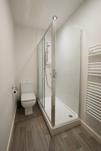 Bathroom 3, Sea Road Apartments, Bournemouth