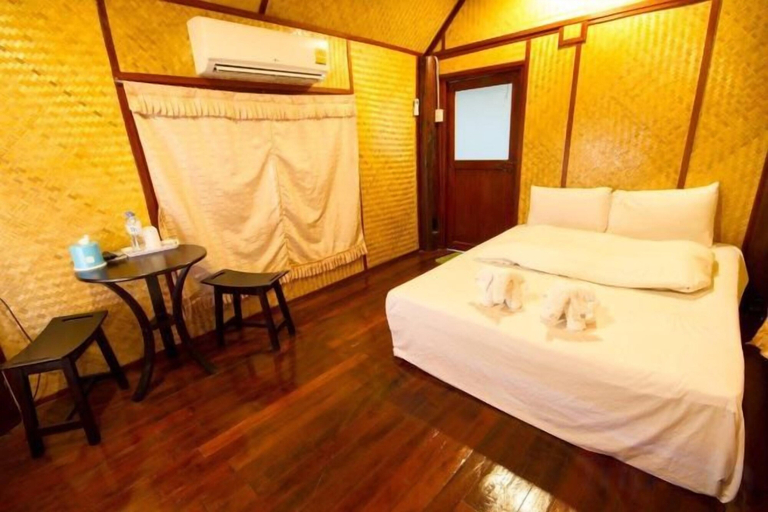 Bedroom 4, Big Elephant Hotel, Amphoe Muang Yasothon