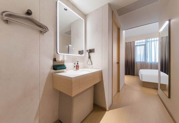 Bathroom 4, JI Hotel (Wuhan Guanggu Plaza), Wuhan