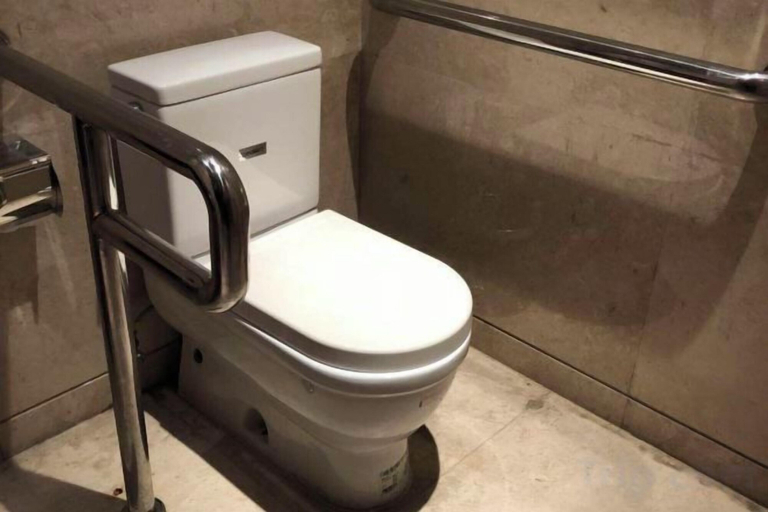 Bathroom 4, Haiyan Hotel, Jiaxing