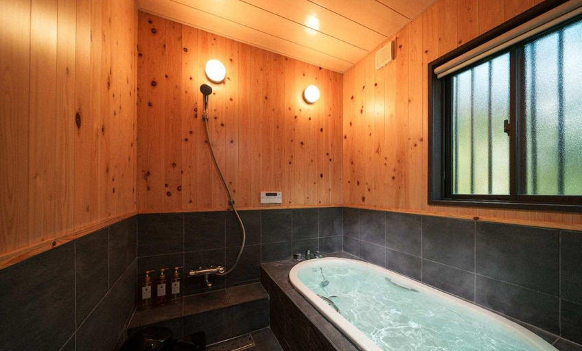 Bathroom 4, miyabi, Yufu