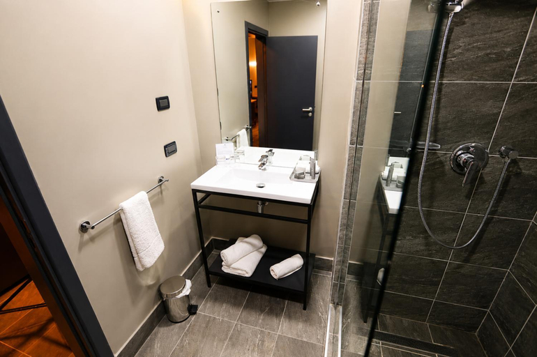Bathroom, Fiesta Royale Hotel, Accra