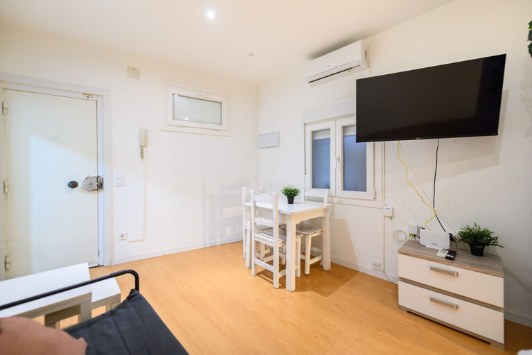 Room 5, M Esa80e Piso en el Centro de Madrid - Malasa a, Madrid