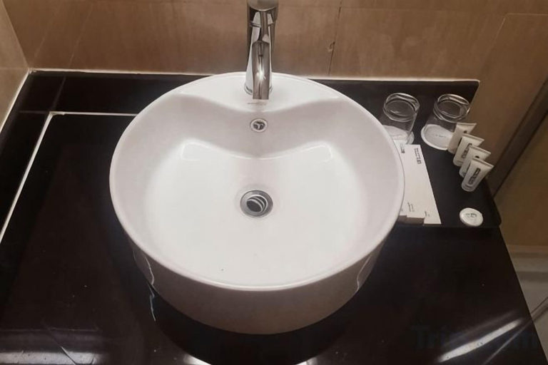 Bathroom 3, Ewenki Qixin Dun Hotel, Hulunbuir