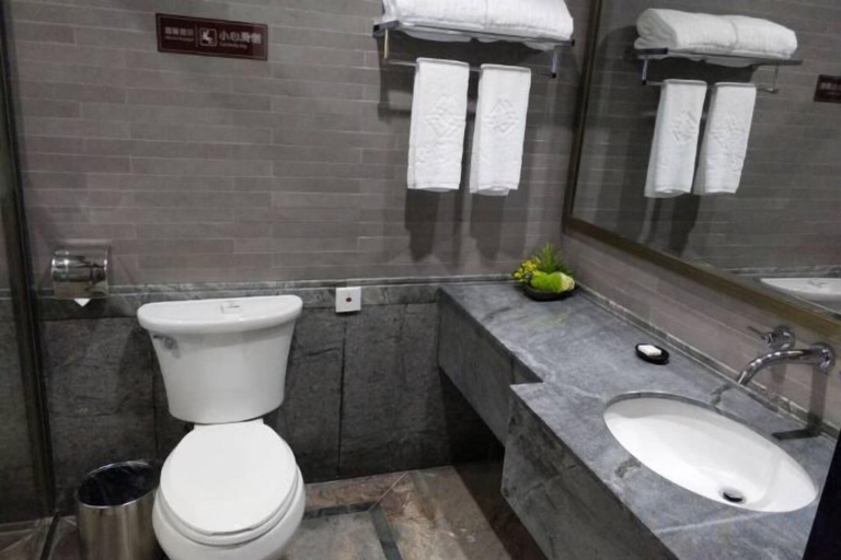 Bathroom 4, TONGXINLAKE HOTEL, Zhuzhou