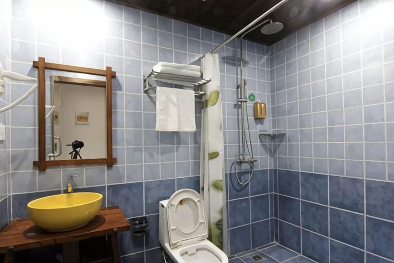 Bathroom 3, Donglai Courtyard Inn, Yangzhou