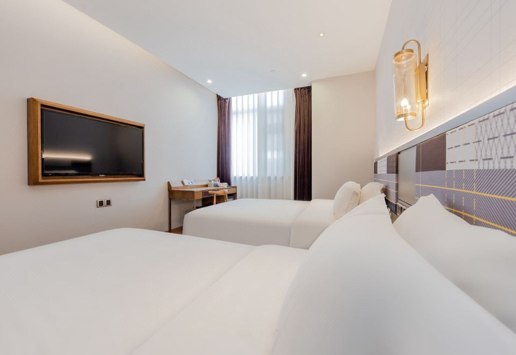 Bedroom 2, Home Inn Plus Shanghai Caoyang Meiling North Road Metro Station, Shanghai
