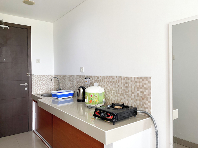 Private kitchen 2, Restful And Comfy Studio Enviro Apartment, Cikarang