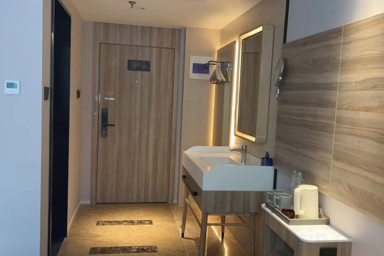 Bathroom 3, HanTing Hotel (Xiamen Airport Wuyuan Bay), Xiamen