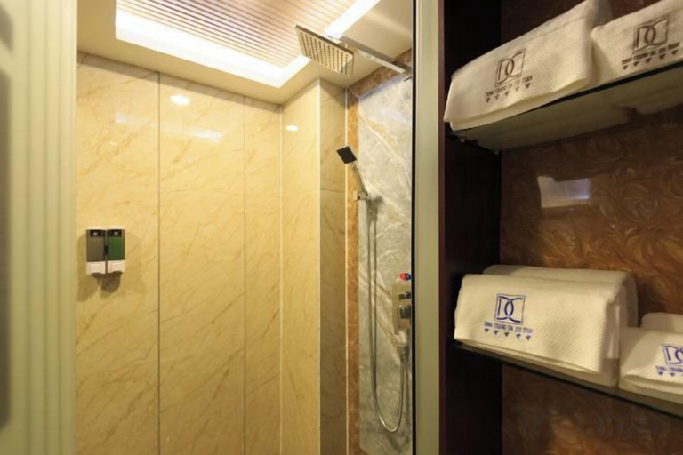 Bathroom 4, Ding Chang Hotel, Laibin
