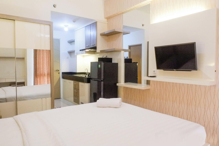 Room 4, Vibrant Modern Studio Room At Bale Hinggil Apartment, Surabaya