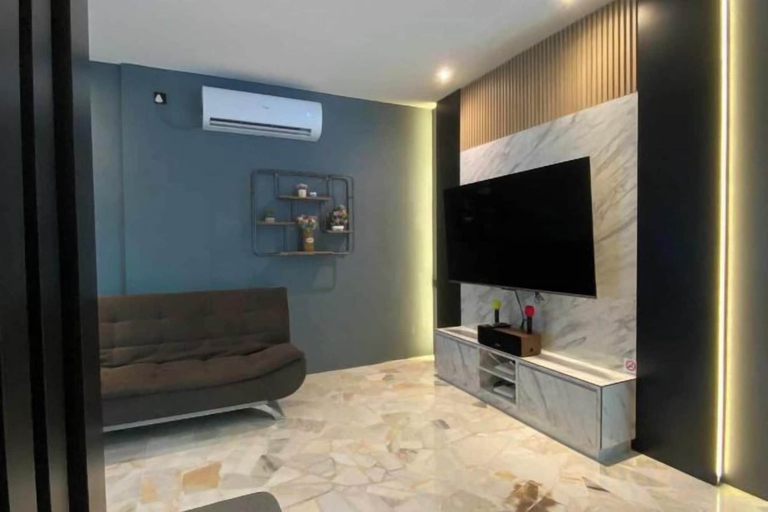 Living area 2, 4BR 16pax LYL Jaccuzi Private Pool House ipoh, Kinta