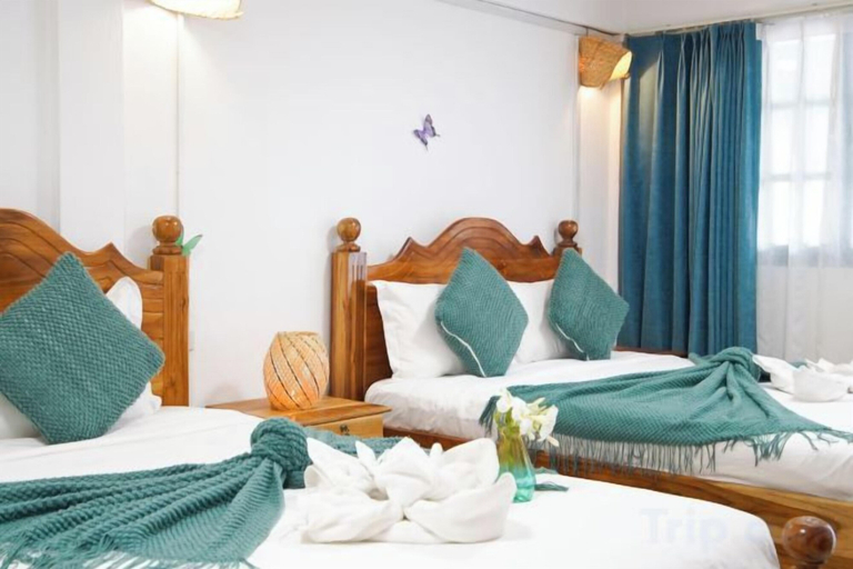 Bedroom 1, Riverside Drizzle Guest House, Chomphet