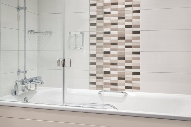 Bathroom 4, Leonardo Hotel Chester, Cheshire West and Chester