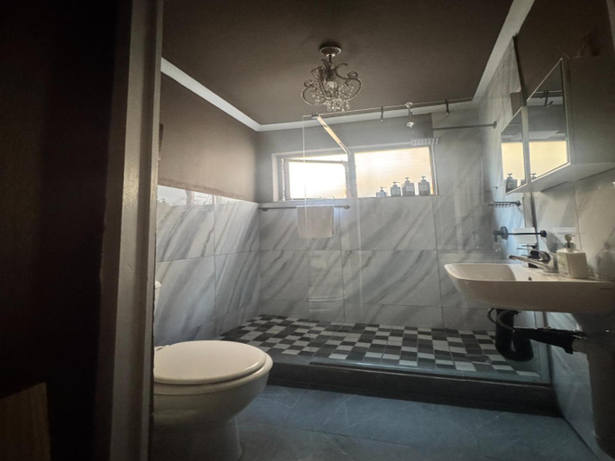 Bathroom 4, Winston House, eThekwini