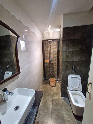 Bathroom 3, Prithvi Hotels, Ahmadabad