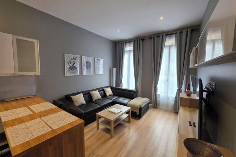 Living area, Apartment Centre Carmes, Haute-Garonne