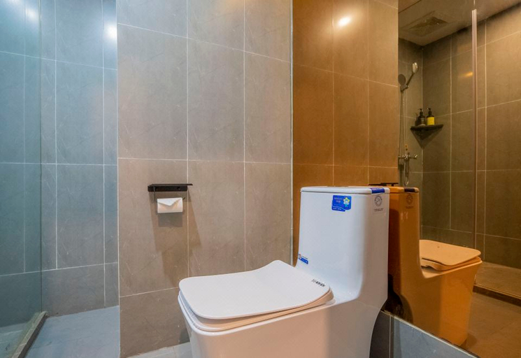 Bathroom 3, IU Hotel(Rikaze), Shigatse