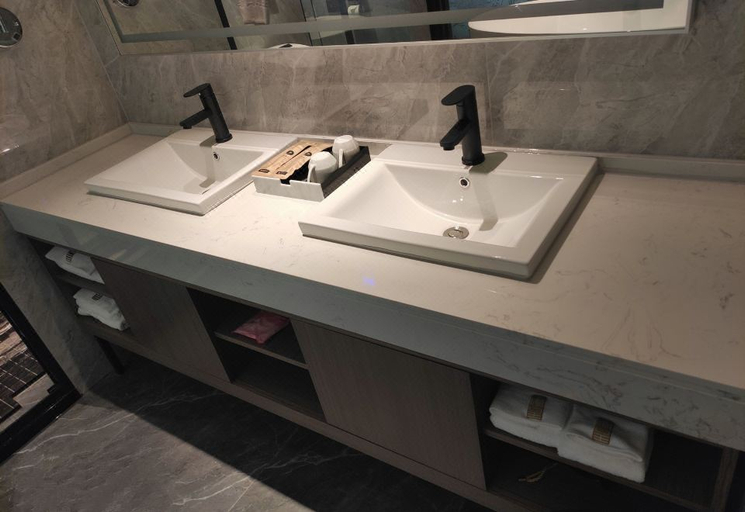 Bathroom 3, Rezen Holiday S Hotel (Chengdu South Railway Station), Chengdu