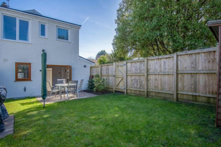 Outdoor dining 4, Nottage Road - 3 Bedroom Holiday Home - Mumbles, Swansea