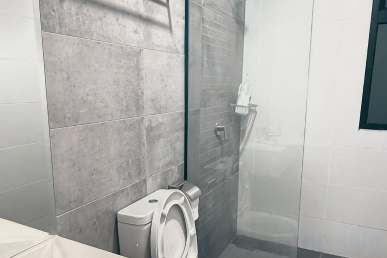 Bathroom 4, Chic & Cozy Suite @ Galacity, Kuching