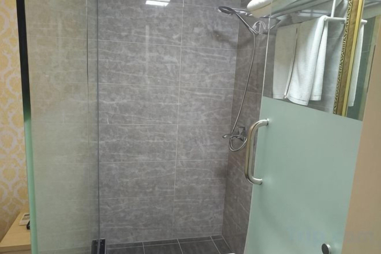 Bathroom 3, Xiangfu Hostel (Shanghai Wuning Road), Shanghai