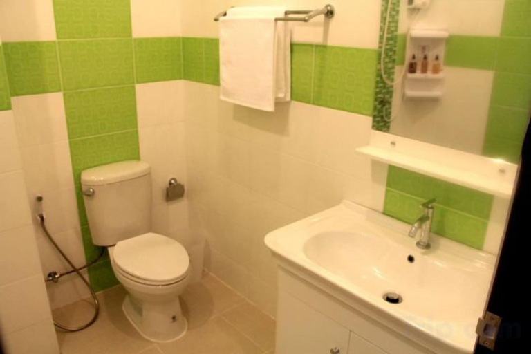 Bathroom 5, Panmanee Hotel, Mueang Krabi
