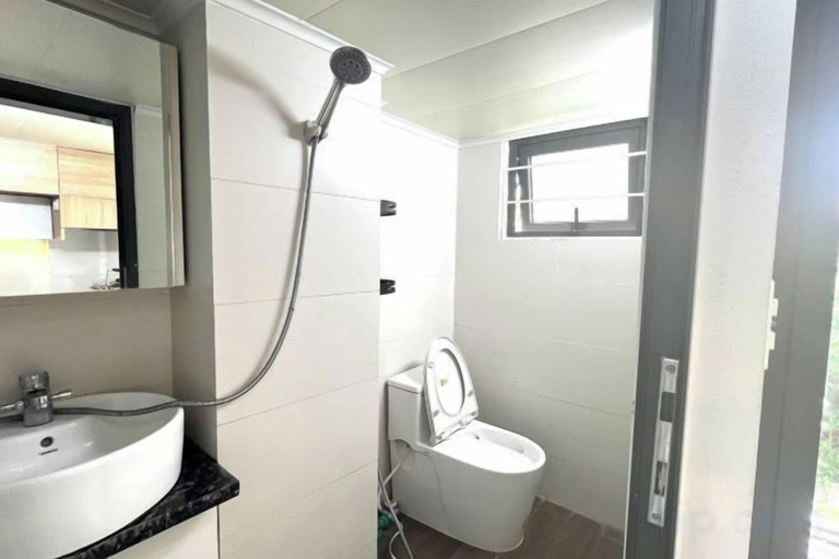 Bathroom 4, Era Apartment Dong Tac, Đống Đa