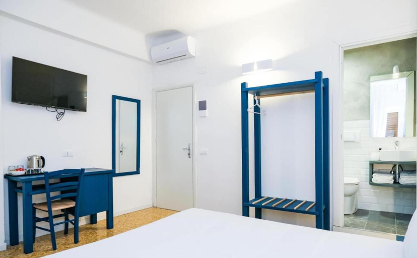 Bedroom 3, Lia Art Hotel, La Spezia