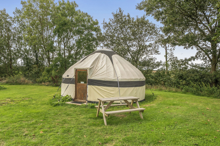 Property grounds 4, Yurt Sleeps 2 - Bbq & Fire Pit - Dogs Welcome, Cornwall