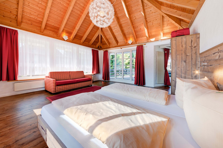 Bedroom 4, Landgasthof zum Dorfkrug, Waldshut