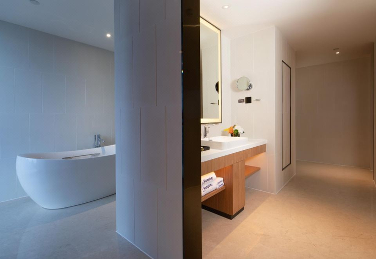 Bathroom 3, Hampton by Hilton Chengdu Longquan, Chengdu