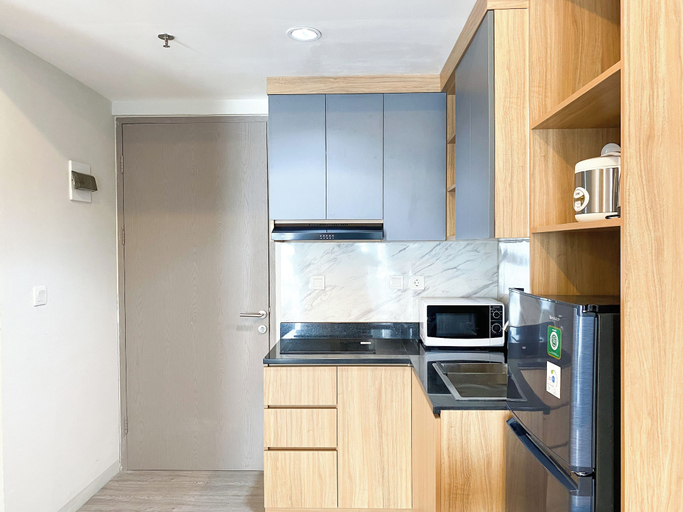 Private kitchen 3, Homey And Spacious Studio Vasanta Innopark Apartment, Cikarang