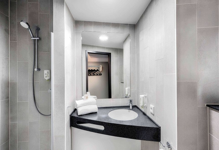 Bathroom 5, B&B Hotel München-Trudering, München