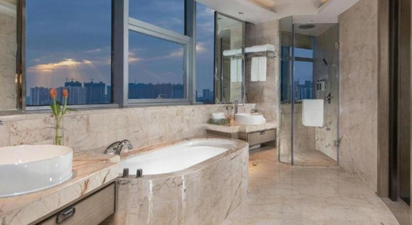 Bathroom 4, New Century Grand Hotel Beihai Jinchang, Beihai