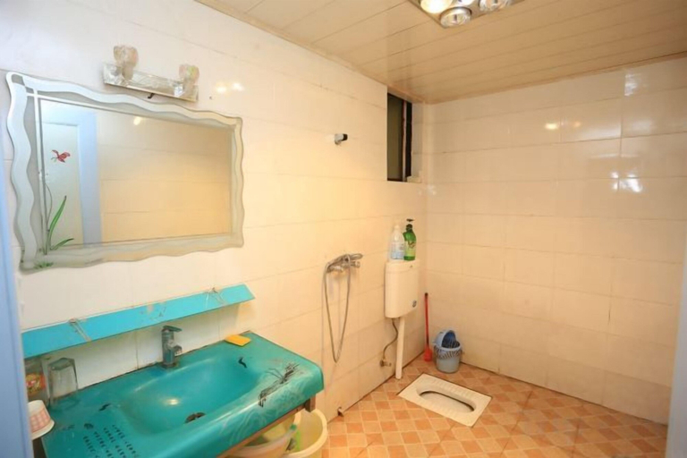 Bathroom, Xiaowo Hostel, Chongqing