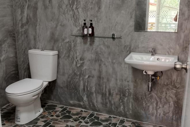 Bathroom 3, Baan Namthip Homestay Trang บ้านน้าทิพย์ โฮมสเตย์ตรัง, Sikao
