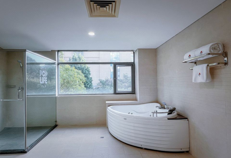 Bathroom 3, Dianchi Hotel, Kunming