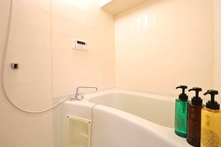 Bathroom 4, Amistá.You, Osaka