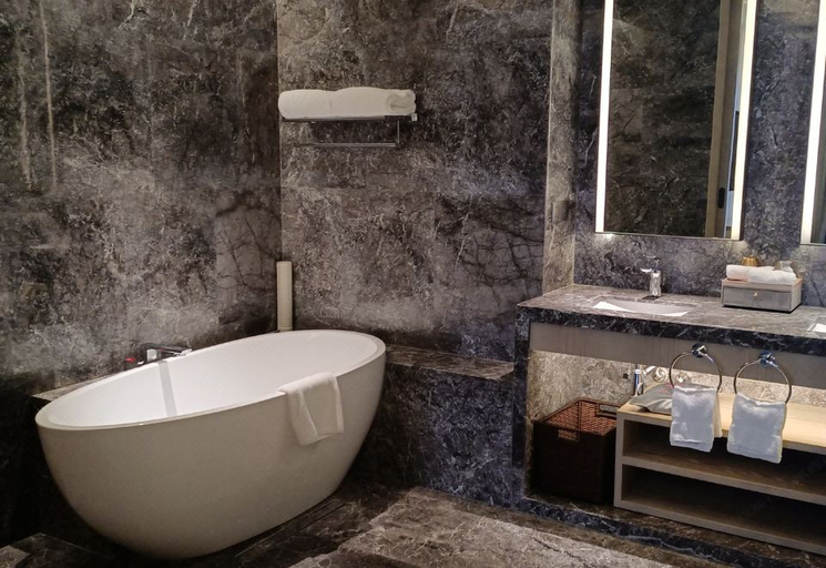 Bathroom 4, Ramada Plaza by Wyndham Xiamen, Xiamen
