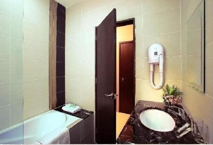 Bathroom 5, Yangtze Hotel, Johor Bahru