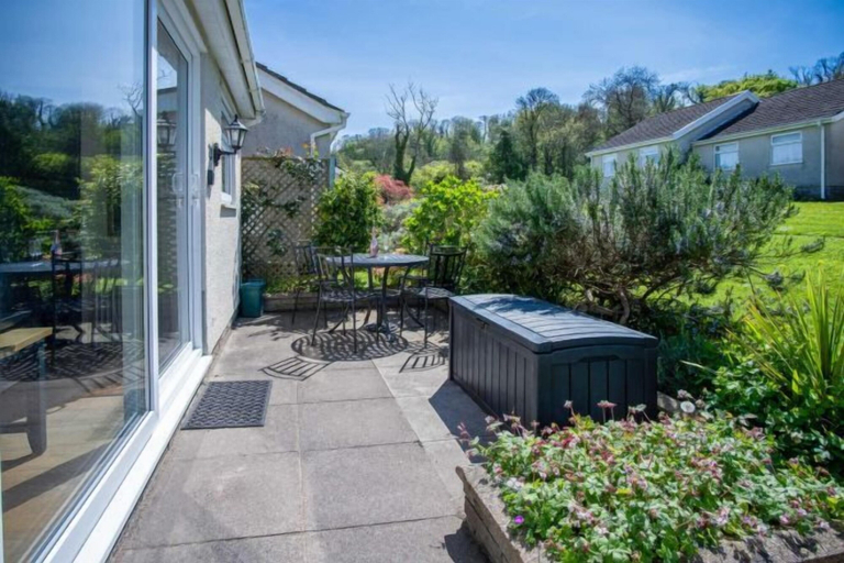 Outdoor dining, Bayview 72 - 2 Bedroom Chalet - Bayview Oxwich, Swansea
