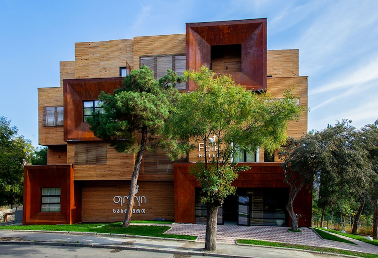 Exterior & Views