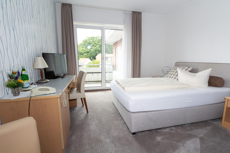 Bedroom 2, Land-gut-Hotel Rohdenburg, Osterholz
