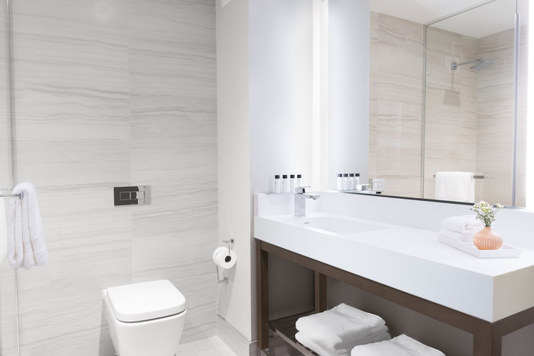 Bathroom 4, Courtyard by Marriott New York Manhattan/Midtown West, New York