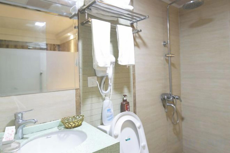 Bathroom 4, Q+ Jiuhuashan Hongyunlou Grand Hotel, Chizhou