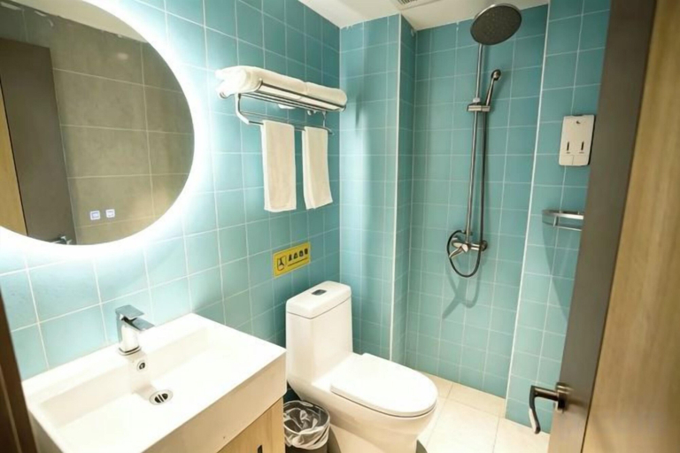 Bathroom, Zhuangxin Holiday Hostel, Shanghai