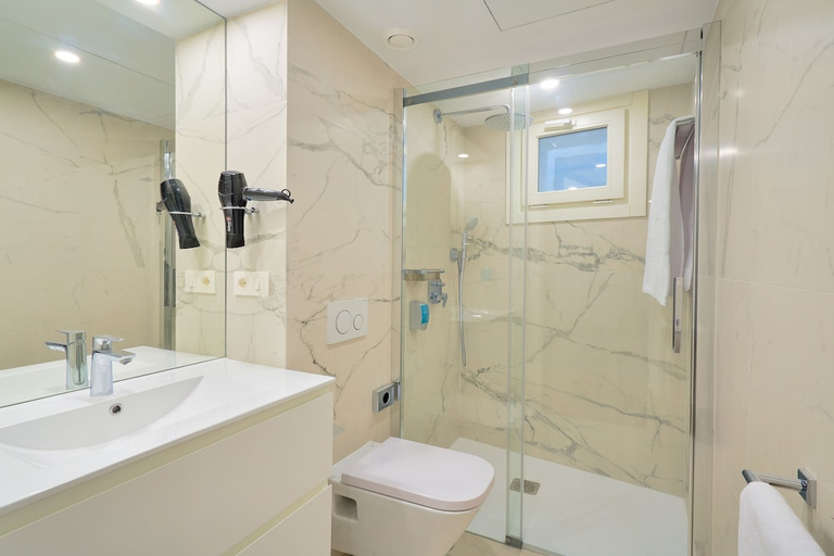 Bathroom 5, Tandem Torres De Cádiz Suites, Cádiz