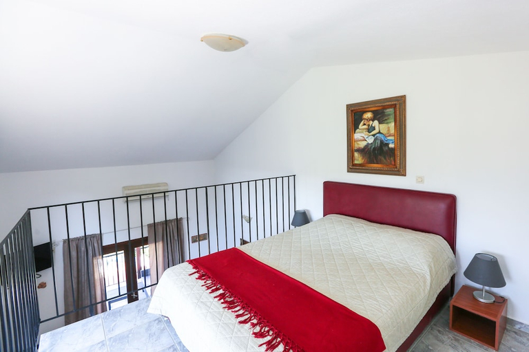 Bedroom 4, Angelina Studios, Thessaly
