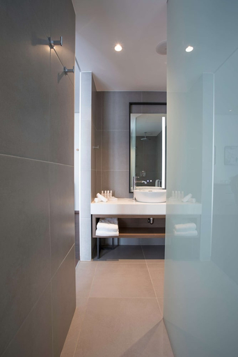 Bathroom 4, Radisson Blu Hotel, Larnaca, Larnaca